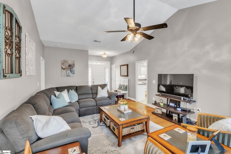 Property image 4 at 6 St Thomas Court, Greer, SC 29651