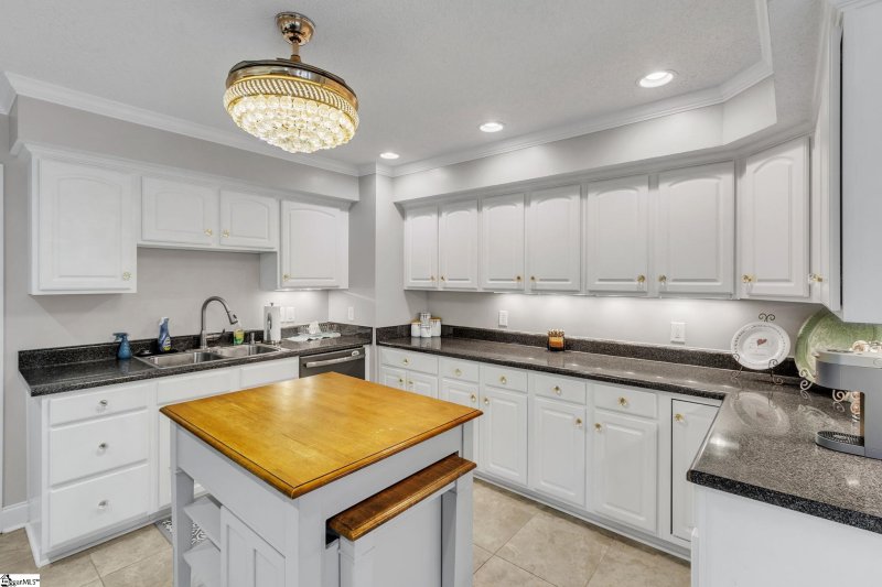 Property image 5 at 6 St Thomas Court, Greer, SC 29651