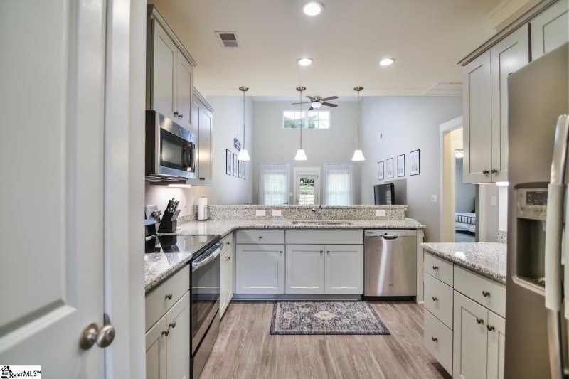 Property image 3 at 826 Stonebriar Street, Simpsonville, SC 29681