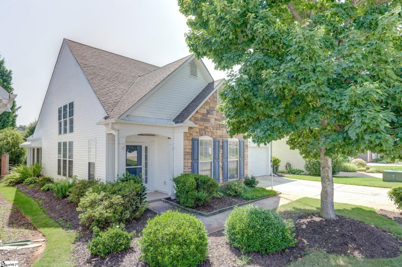Property image 2 at 818 Medora Drive, Greer, SC 29650