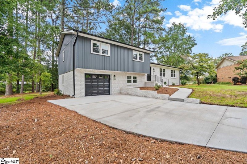 Property image 2 at 106 Willow Court, Easley, SC 29642-3029