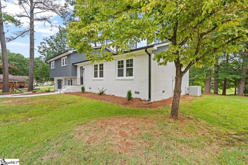 Property image 3 at 106 Willow Court, Easley, SC 29642-3029