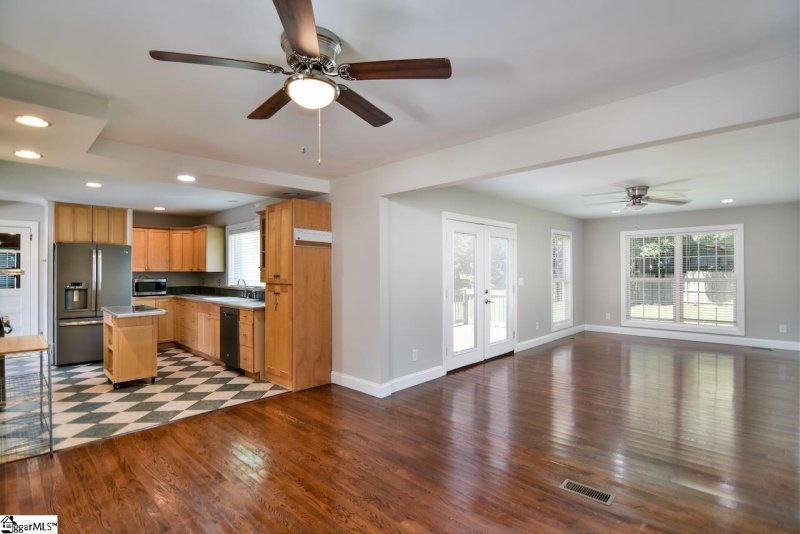 Property image 4 at 9 Shenandoah Drive, Greenville, SC 29615