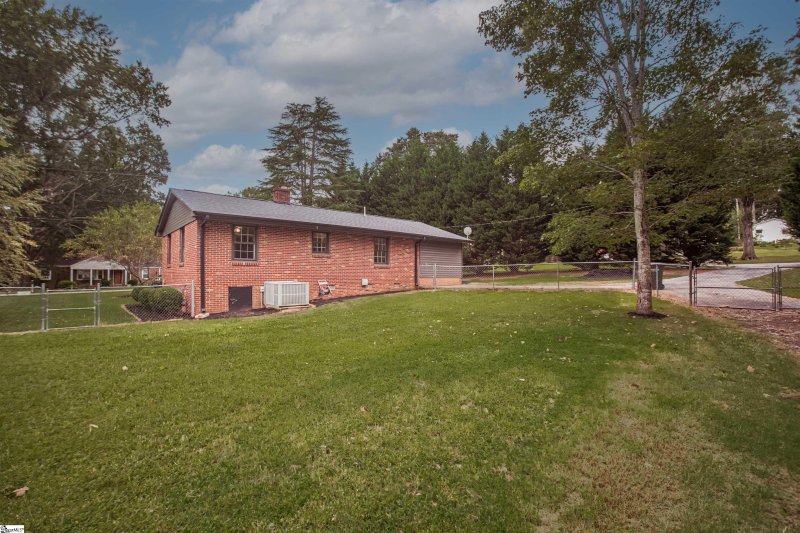 Property image 3 at 301 Oakfield Avenue, Easley, SC 29640