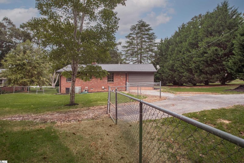 Property image 5 at 301 Oakfield Avenue, Easley, SC 29640