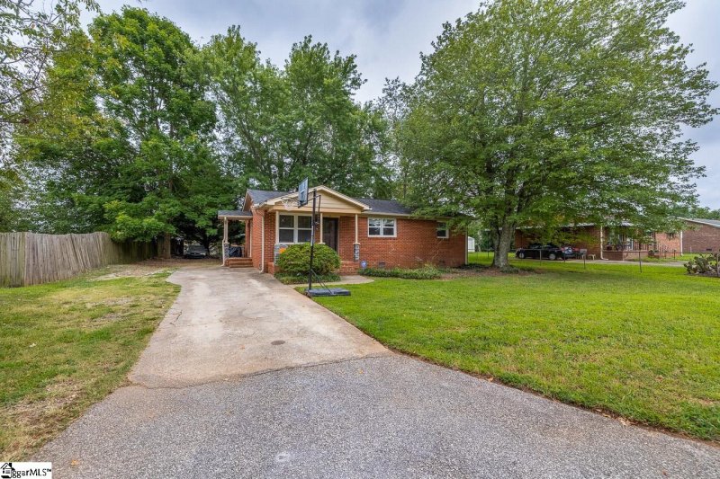 Property image 2 at 10 Picardy Street, Greenville, SC 29605