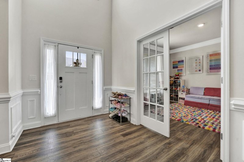 Property image 4 at 7 General Store Way, Greer, SC 29650