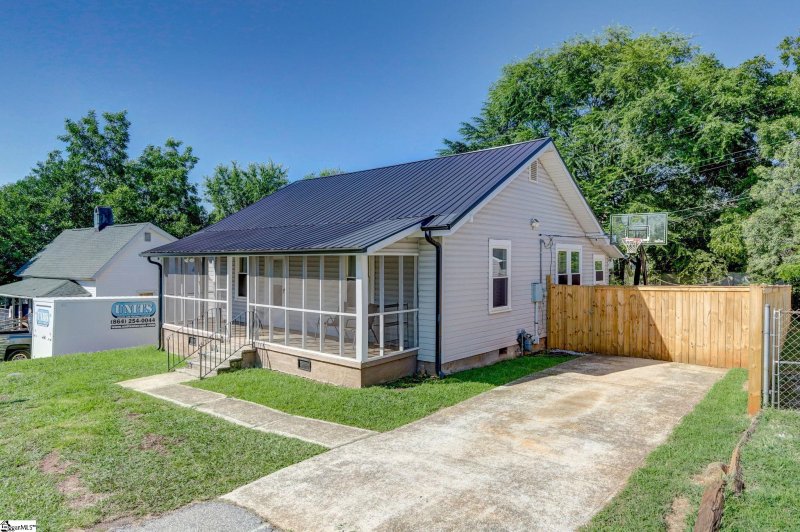 Property image 2 at 21 Saco Street, Greenville, SC 29611