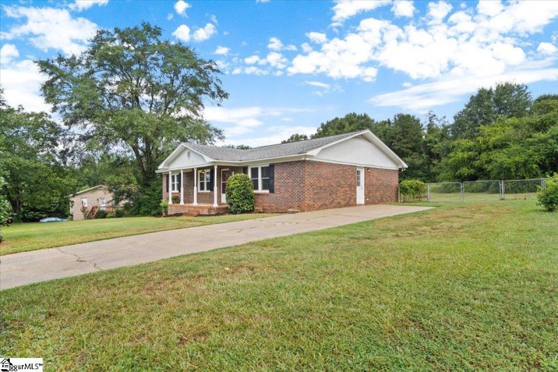 Property image 3 at 108 Sherman Court, Piedmont, SC 29673