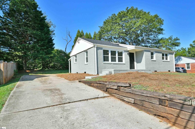 Property image 2 at 220 Keith Drive, Greenville, SC 29607
