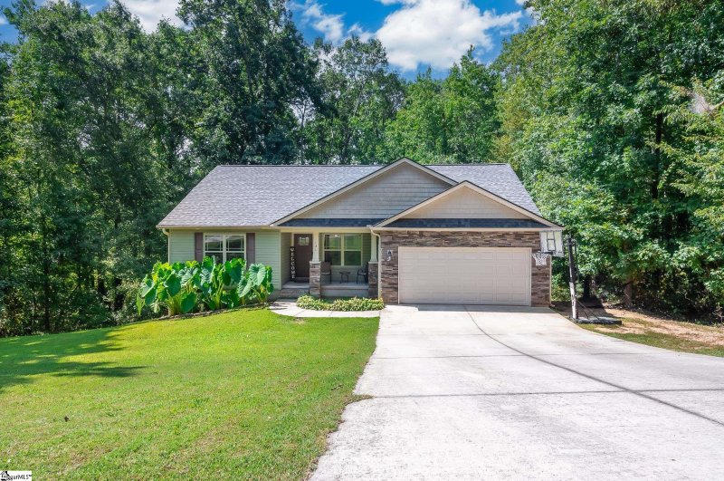 Property image 2 at 131 Edgewater Drive, Anderson, SC 29626