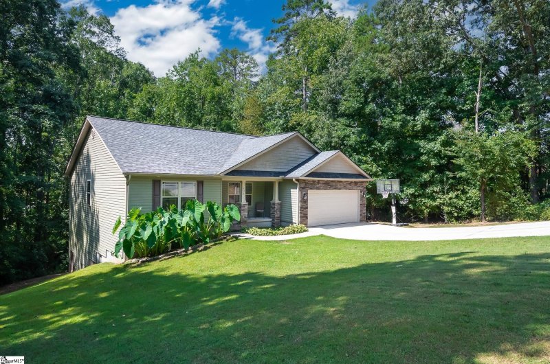 Property image 3 at 131 Edgewater Drive, Anderson, SC 29626