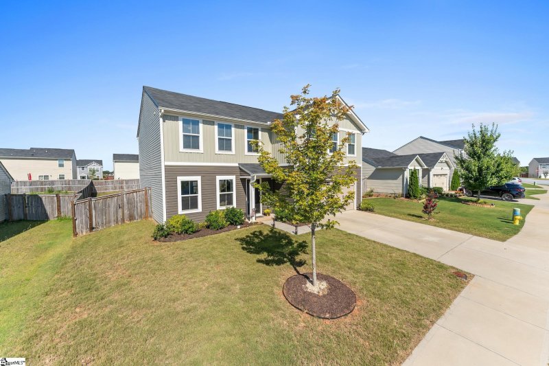 Property image 4 at 805 Danforth Drive, Greenville, SC 29617