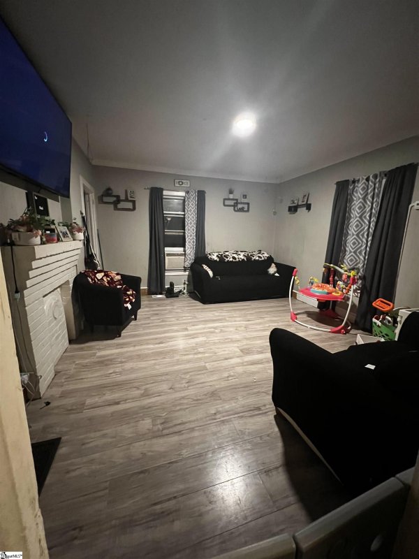 Property image 2 at 9 7th Street, Greer, SC 29651