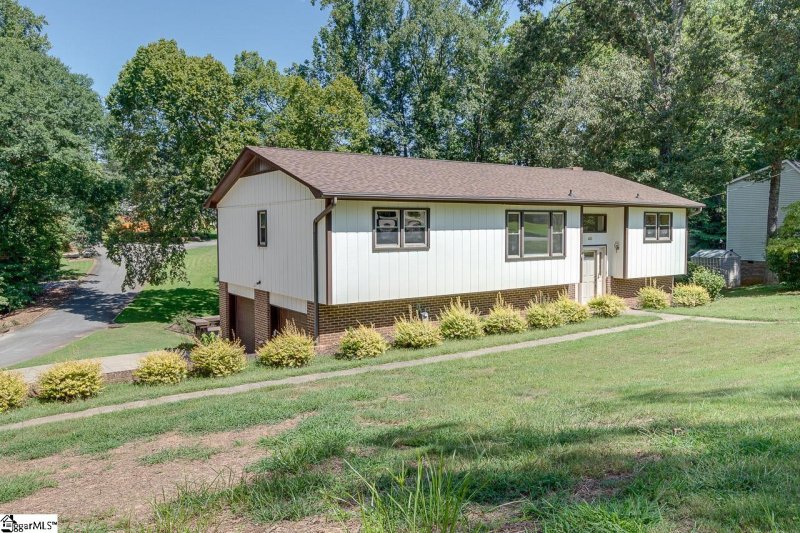 Property image 2 at 402 Echo Circle, Easley, SC 29642