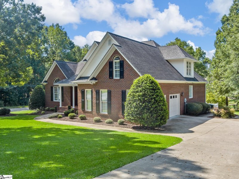 Property image 2 at 301 E Killarney Lake, Moore, SC 29369