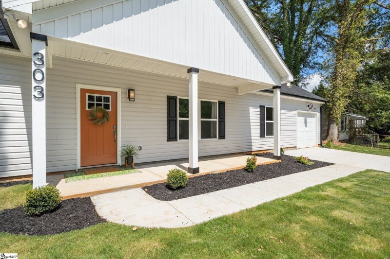 303 Churchill Circle