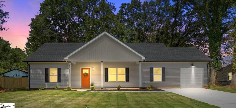 Property image 2 at 303 Churchill Circle, Greenville, SC 29605