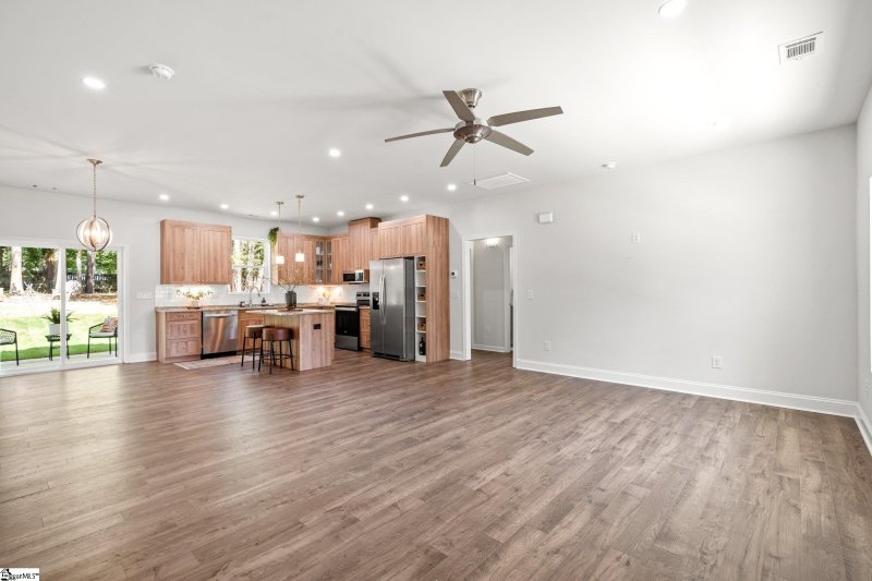 Property image 4 at 303 Churchill Circle, Greenville, SC 29605