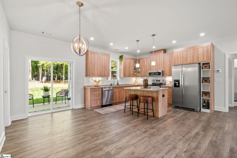 Property image 5 at 303 Churchill Circle, Greenville, SC 29605