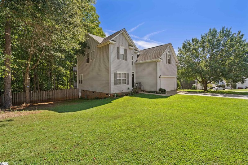 Property image 2 at 375 Woodsberry Shoals Drive, Duncan, SC 29334