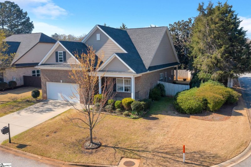 Property image 2 at 2 Ruby Lake Lane, Simpsonville, SC 29681