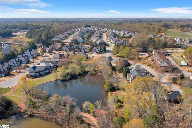 Property image 4 at 2 Ruby Lake Lane, Simpsonville, SC 29681