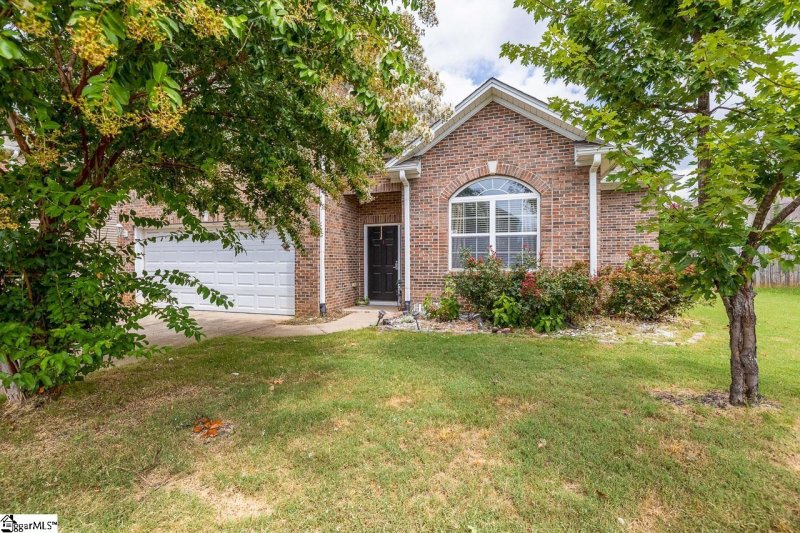 Property image 2 at 102 Roberts Hill Drive, Taylors, SC 29687