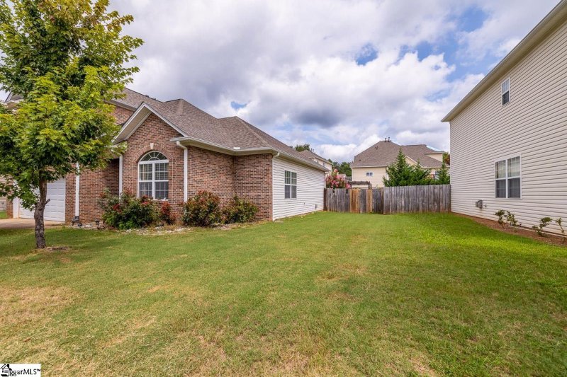 Property image 3 at 102 Roberts Hill Drive, Taylors, SC 29687