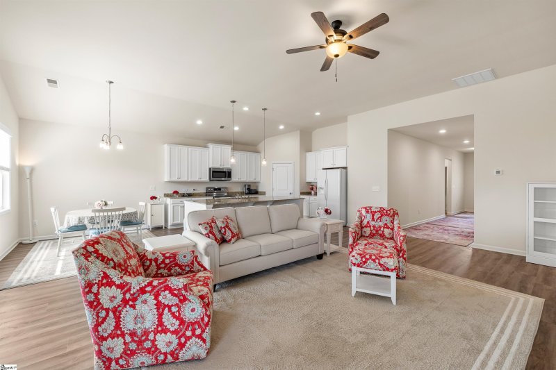 Property image 5 at 484 White Peach Way, Duncan, SC 29334