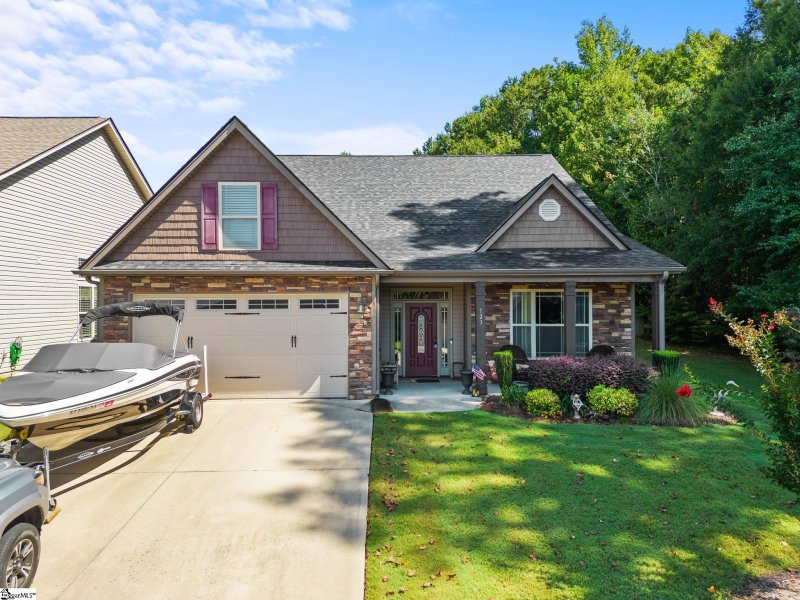 Property image 2 of 723 Grays Harbor Court in Glen Lake, Boiling Springs, SC 29316