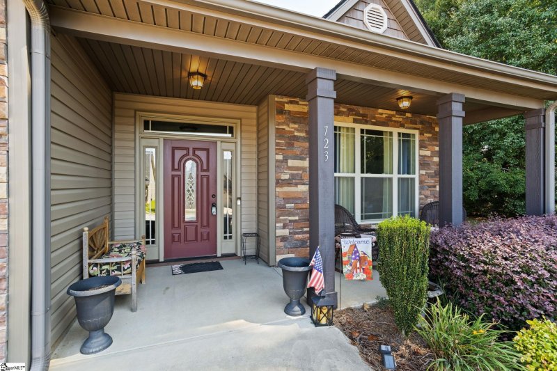 Property image 3 of 723 Grays Harbor Court in Glen Lake, Boiling Springs, SC 29316