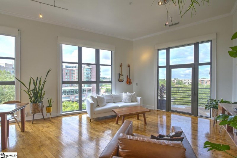 Property image 3 at 112 W Broad Street, Greenville, SC 29601