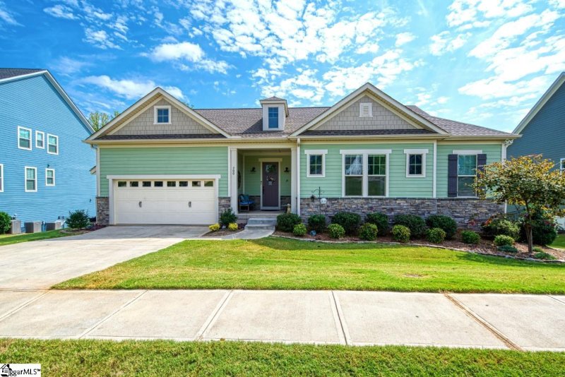 Property image 2 at 700 Carilion Lane, Greenville, SC 29617