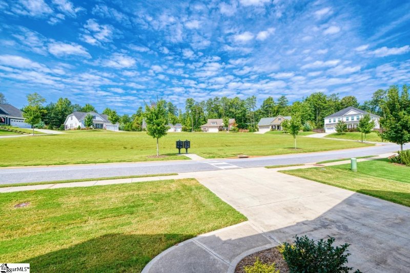 Property image 3 at 700 Carilion Lane, Greenville, SC 29617