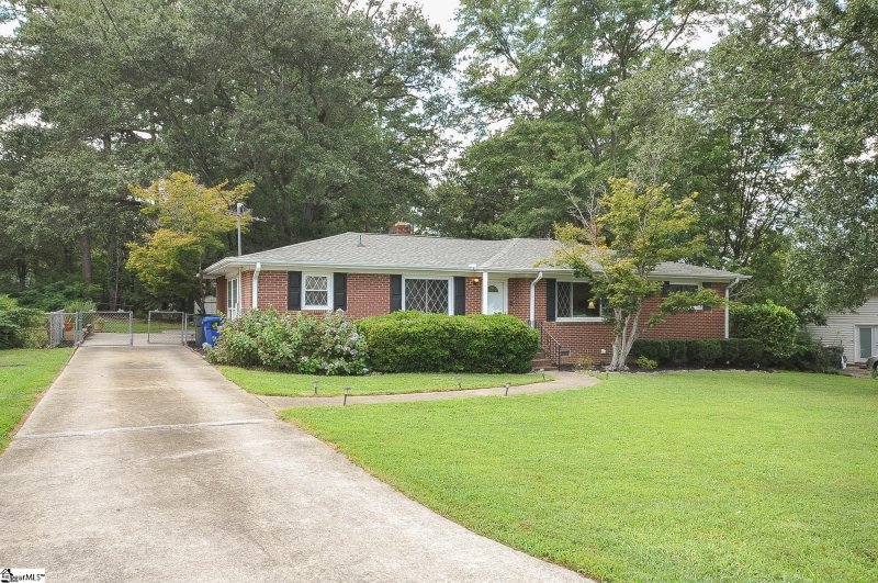 Property image 2 at 303 Fairhaven Drive, Taylors, SC 29687