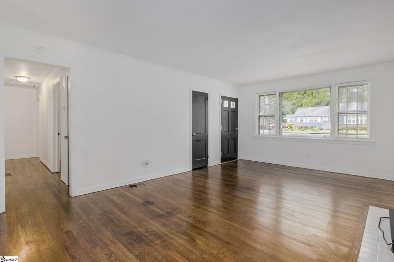 Property image 4 at 561 Lucerne Drive, Spartanburg, SC 29302