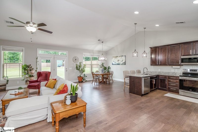 Property image 4 at 524 Turning Leaf Lane, Greer, SC 29651