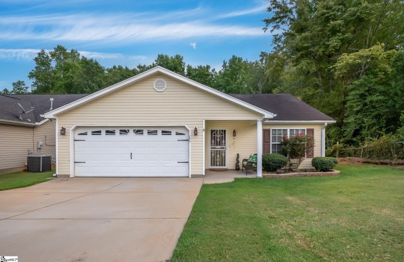 Property image 2 at 140 Pleasant Drive, Greer, SC 29651