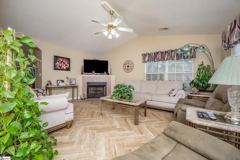 Property image 3 at 140 Pleasant Drive, Greer, SC 29651