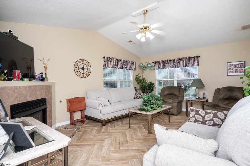 Property image 4 at 140 Pleasant Drive, Greer, SC 29651