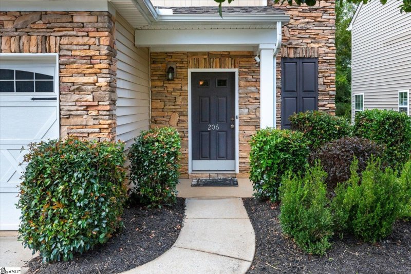 Property image 2 at 206 KNOLL RIDGE Drive, Greer, SC 29651-5118