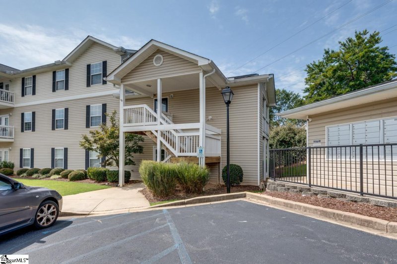 Property image 3 at 104 McKenna Circle, Greenville, SC 29615