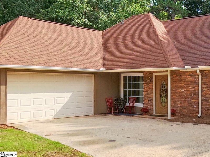 Property image 3 at 8 Dronfield Court, Greenville, SC 29609