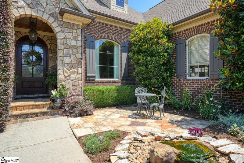 Property image 2 at 325 Tuxedo Lane, Greer, SC 29651