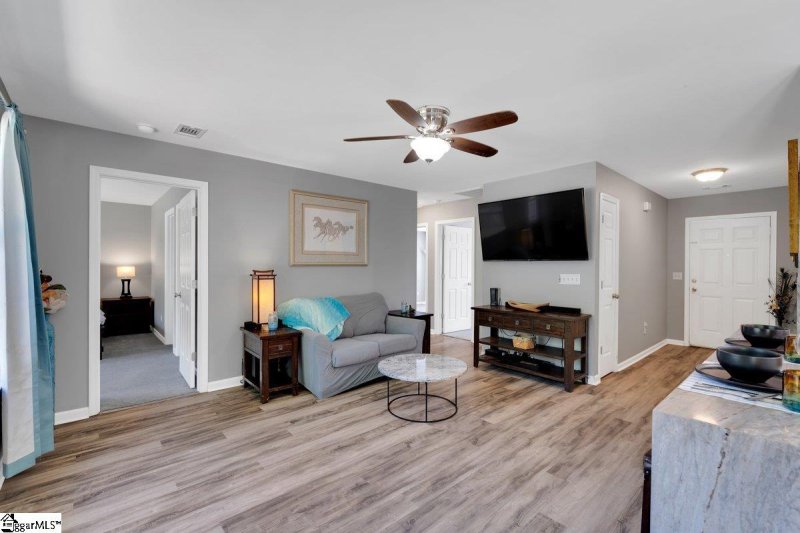 Property image 3 at 8 Alewine Court, Taylors, SC 29687