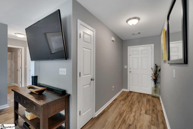 Property image 5 at 8 Alewine Court, Taylors, SC 29687