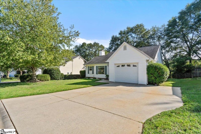 Property image 3 at 327 S Sandy Brook Way, Simpsonville, SC 29680