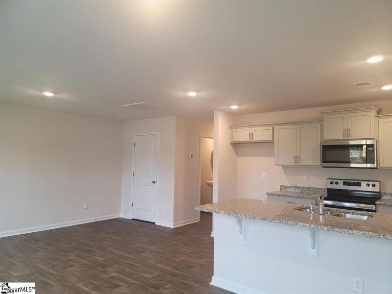 Property image 3 at 1112 S Norwhich Lane, Spartanburg, SC 29301