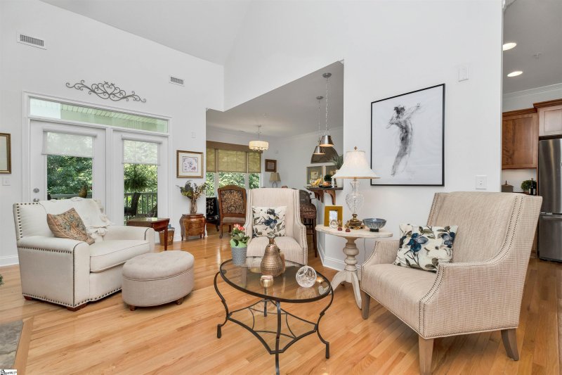 Property image 4 at 18 Edge Court, Greenville, SC 29609